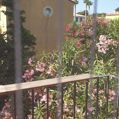 A 5 Minute A Pieds De La סנרי-סור-מר